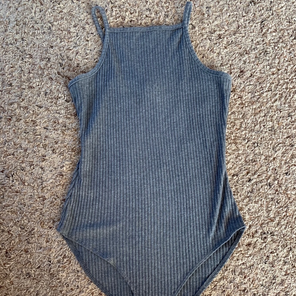 Gray ribbed tank